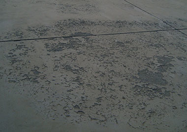 水泥混凝土地面起砂露骨起皮怎么处理？汇能BC型水泥路面修补料应用指南